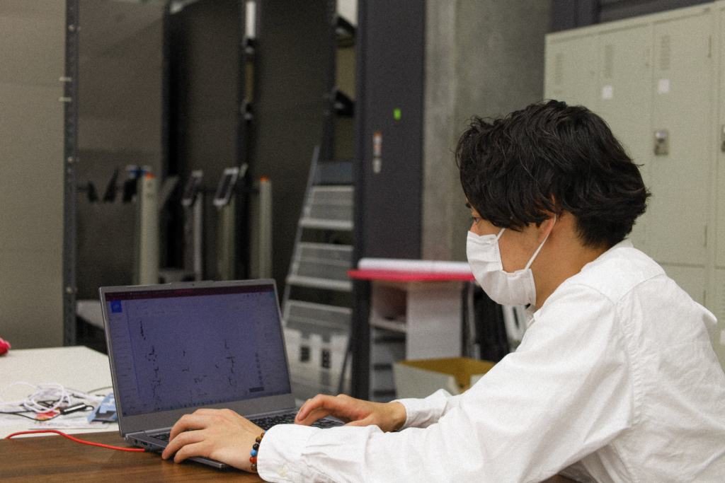 GulfをPCで操作する様子